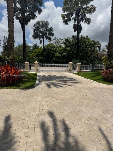 Pinecrest, FL 33156,13245 SW 74th Ave #2