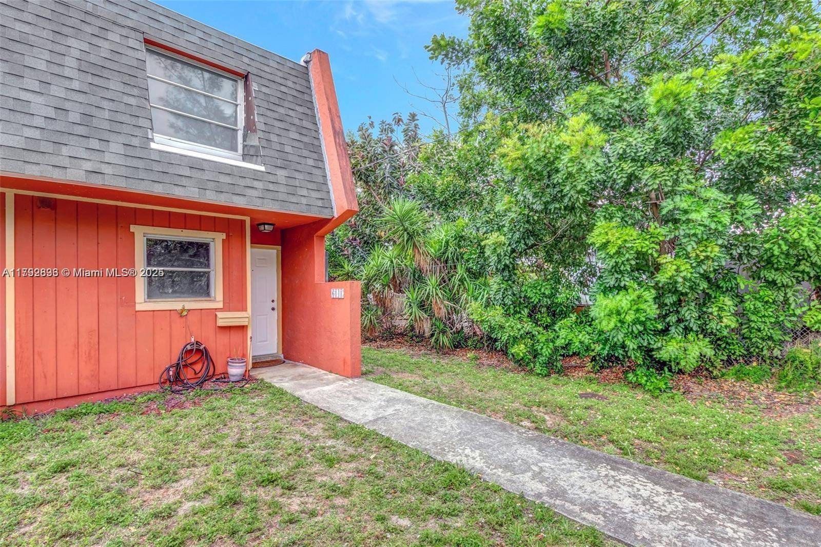 Davie, FL 33314,6141 SW 42nd Ct