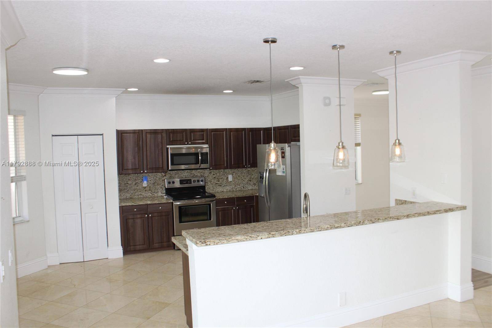 Weston, FL 33327,947 Nandina Dr #3890