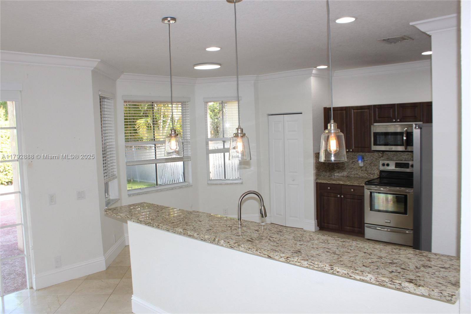 Weston, FL 33327,947 Nandina Dr #3890