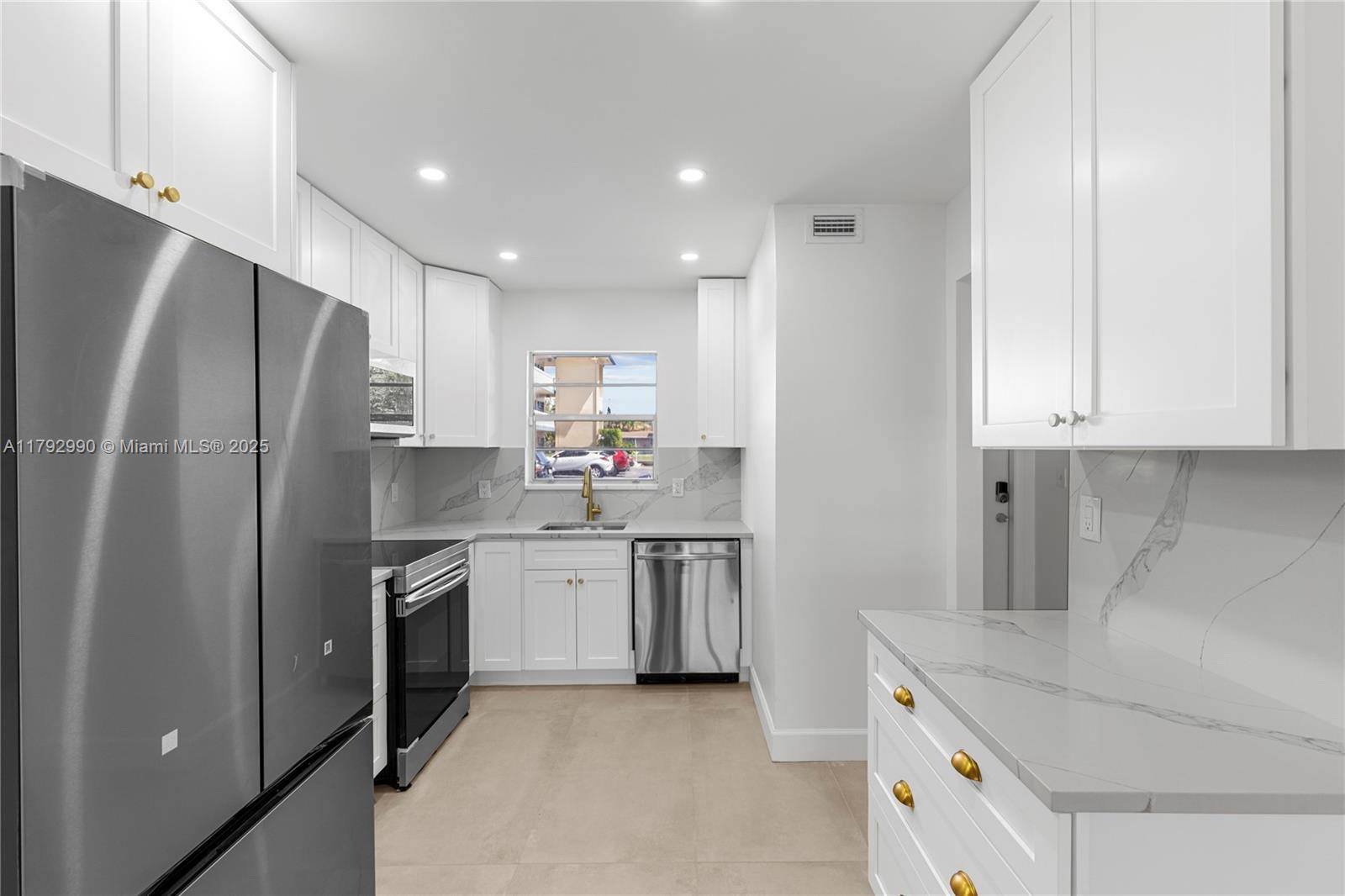 Fort Lauderdale, FL 33334,1400 NE 57th Ct #102