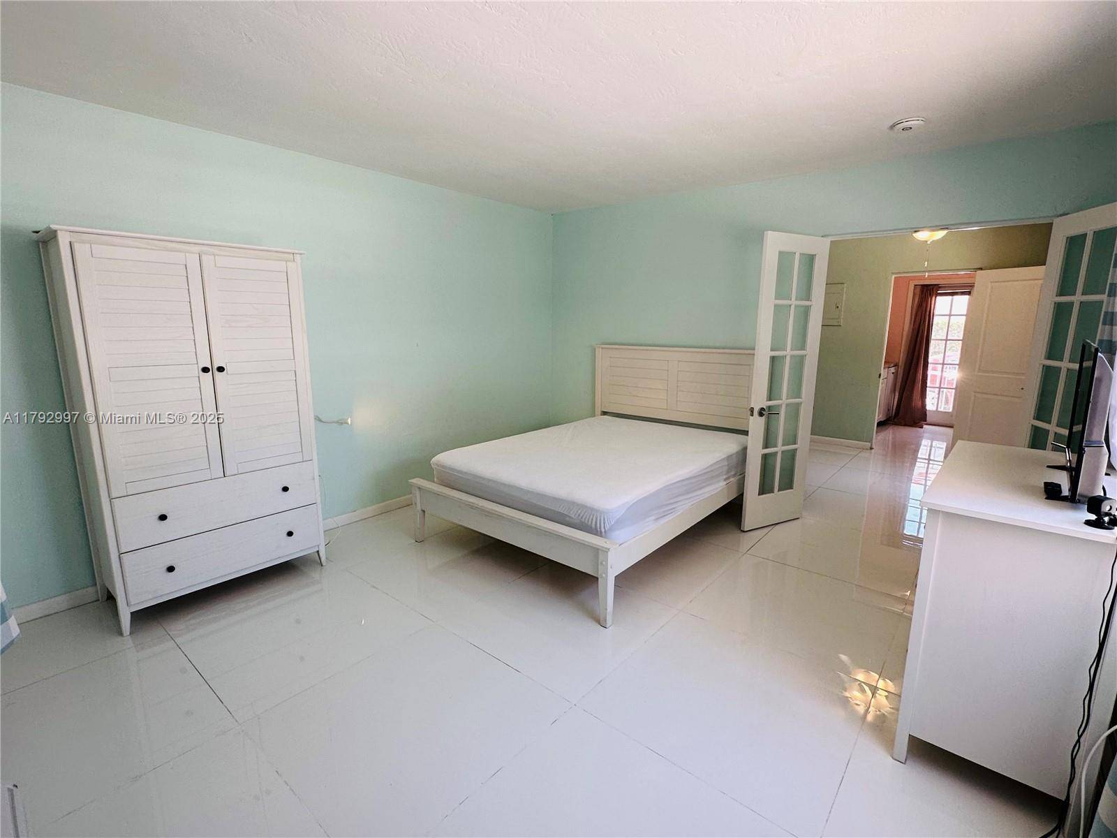 Miami Beach, FL 33139,911 Meridian Ave #107