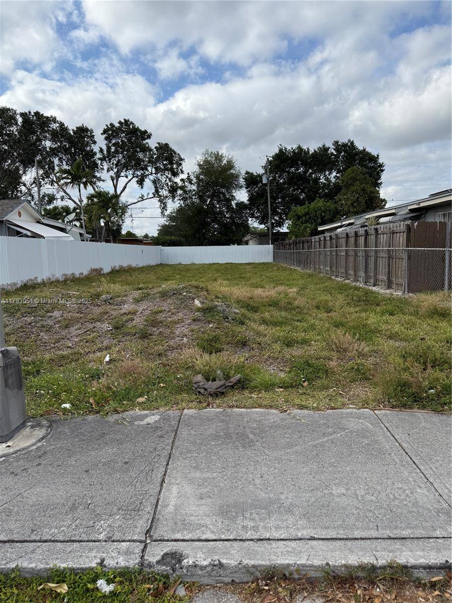 Hialeah, FL 33012,137 W 32 ST