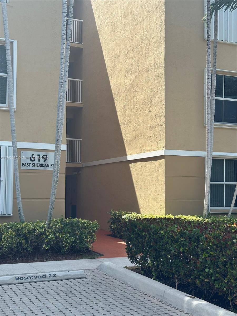 Dania Beach, FL 33004,619 E Sheridan St #105