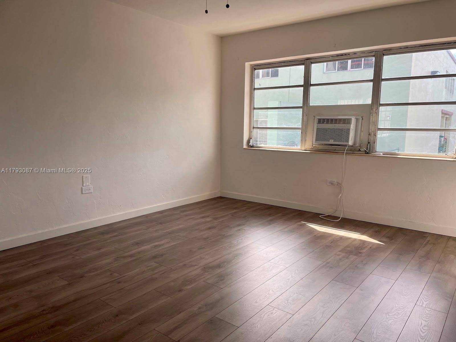 Miami, FL 33130,740 SW 7th St #3
