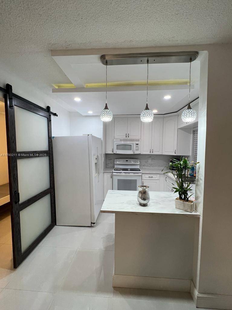 Pembroke Pines, FL 33024,7910 Taft St #211