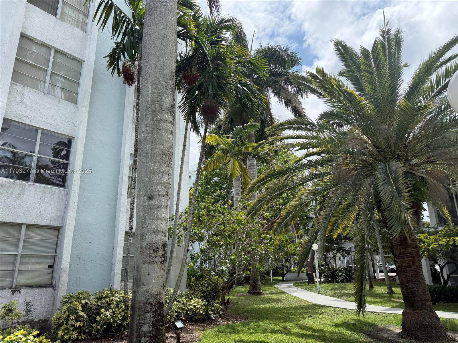 Miami, FL 33169,492 NW 165th St Rd #C-215