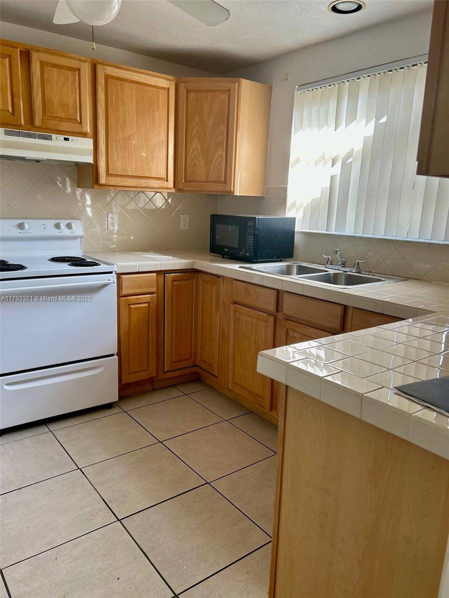 Hollywood, FL 33021,550 N 58th Ave