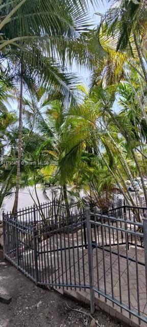 North Miami Beach, FL 33160,4000 NE 168th St #107A