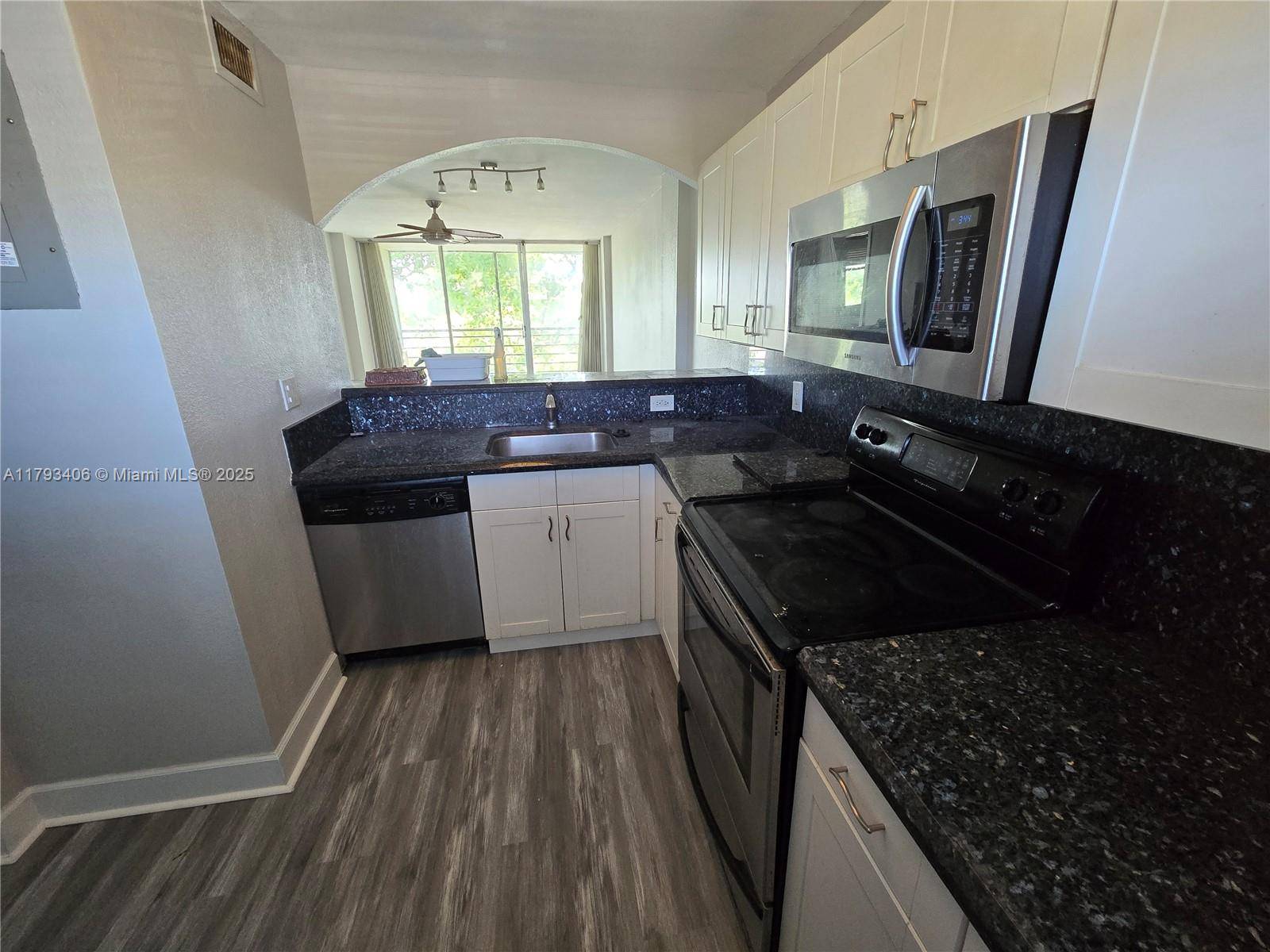 Oakland Park, FL 33309,119 Royal Park Dr #4C