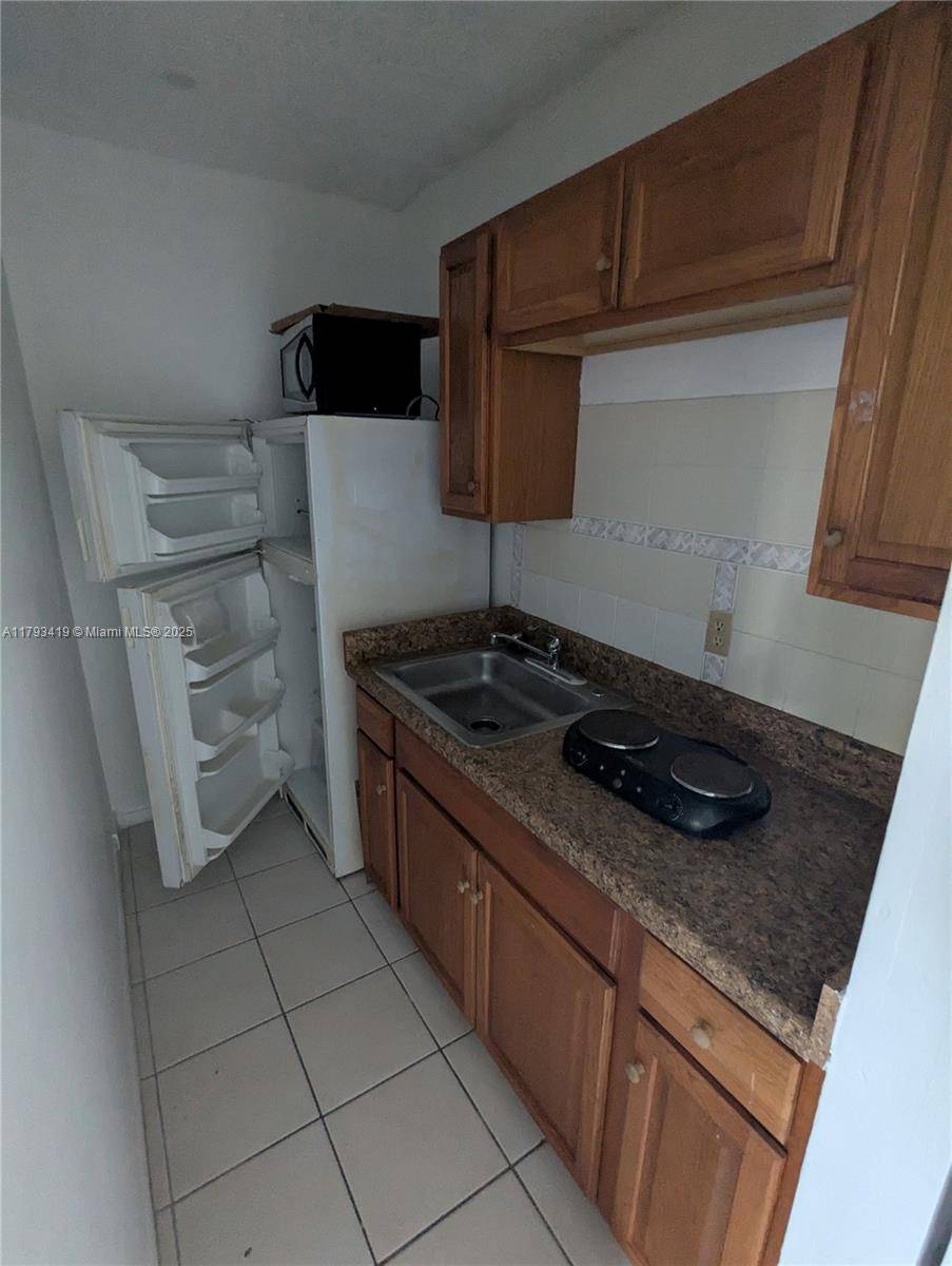 Dania Beach, FL 33004,274 SW 9th St #3
