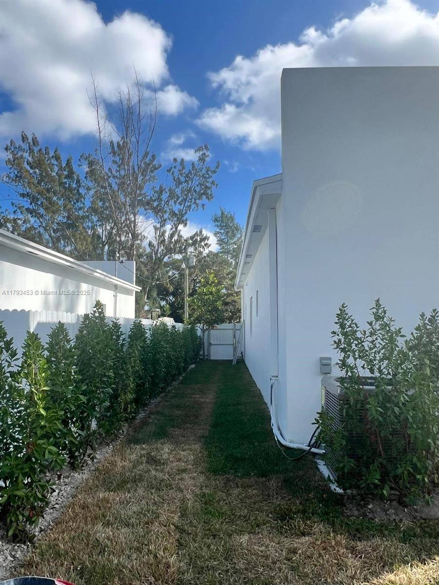 Fort Lauderdale, FL 33311,2421 NW 23rd Ln