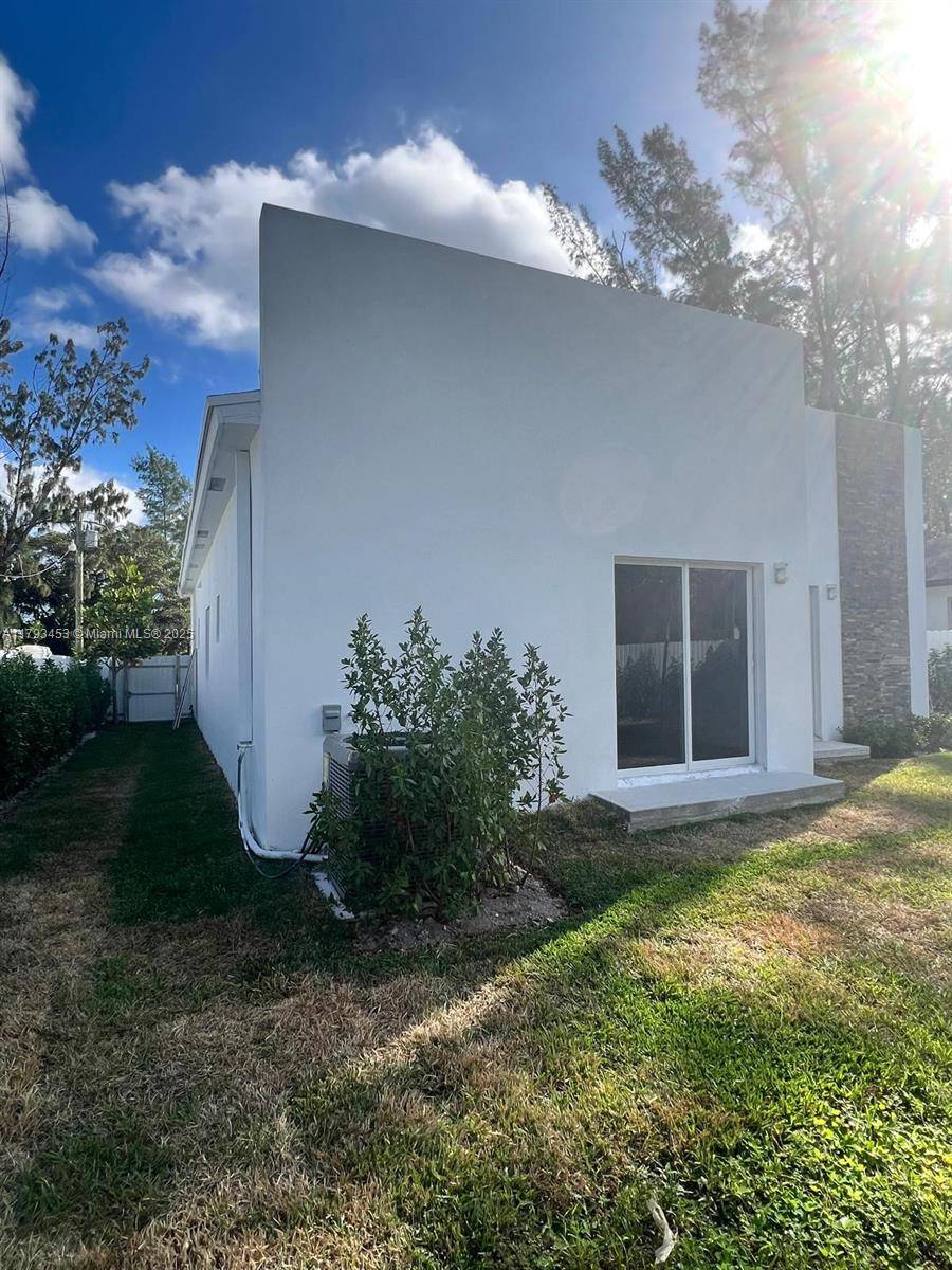 Fort Lauderdale, FL 33311,2421 NW 23rd Ln