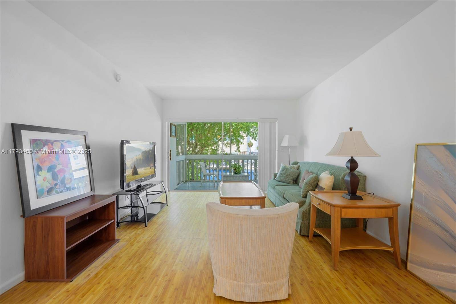 Hallandale Beach, FL 33009,450 Paradise Isle #203