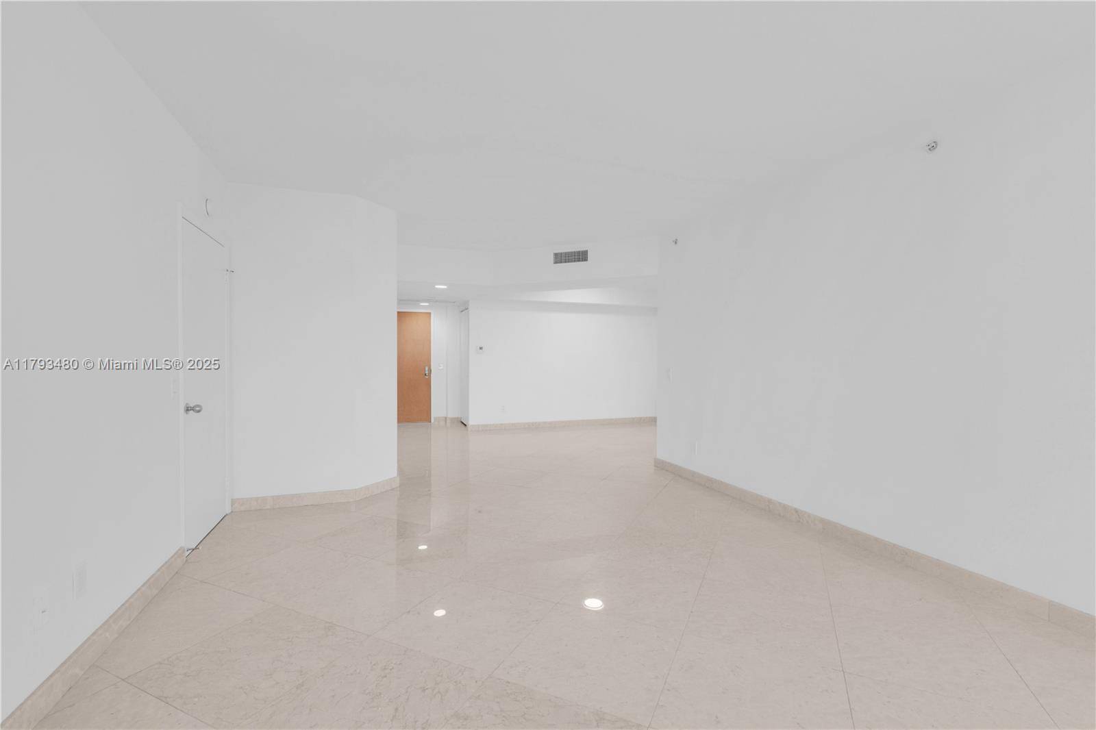 Aventura, FL 33180,21205 Yacht Club Dr #1904