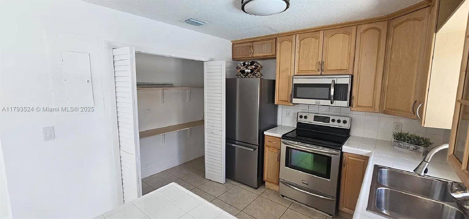 Miami, FL 33175,14661 SW 50th St