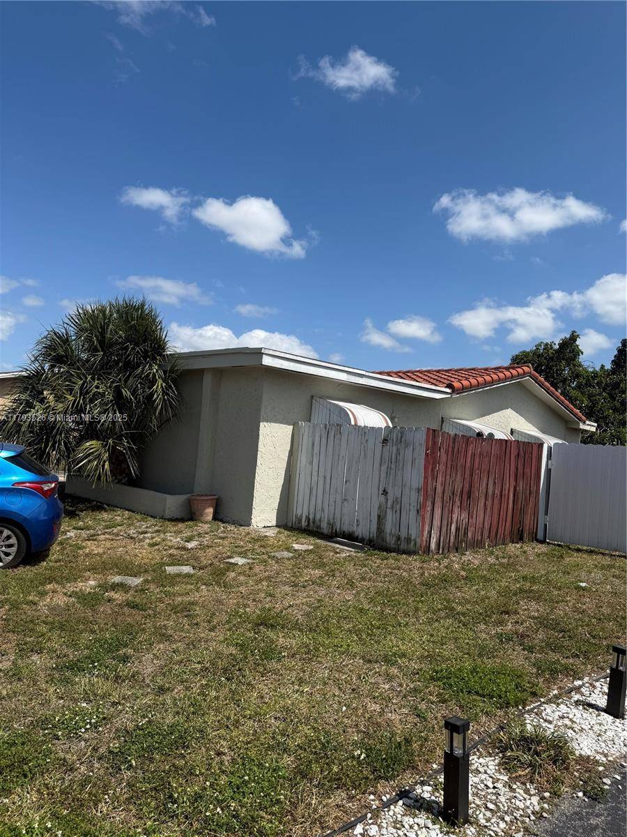 Pembroke Pines, FL 33024,8940 Johnson St