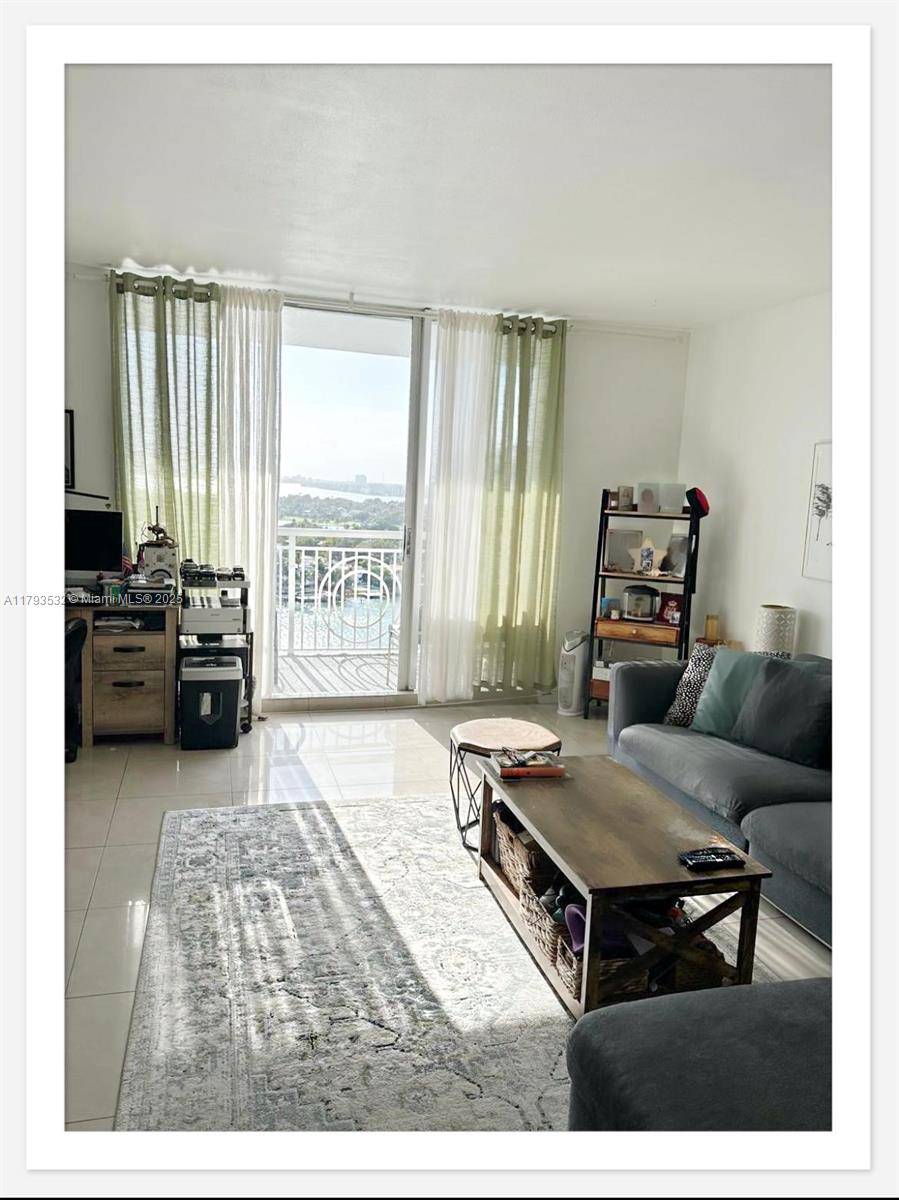 Miami Beach, FL 33140,5825 Collins Ave #PH1B