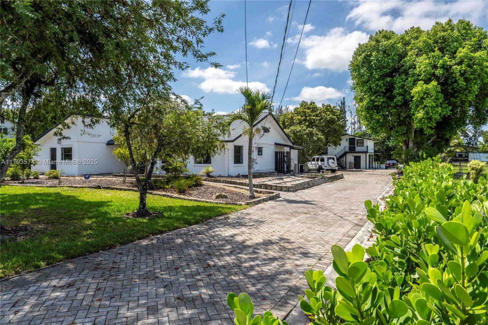 Davie, FL 33326,14840 SW 21st St