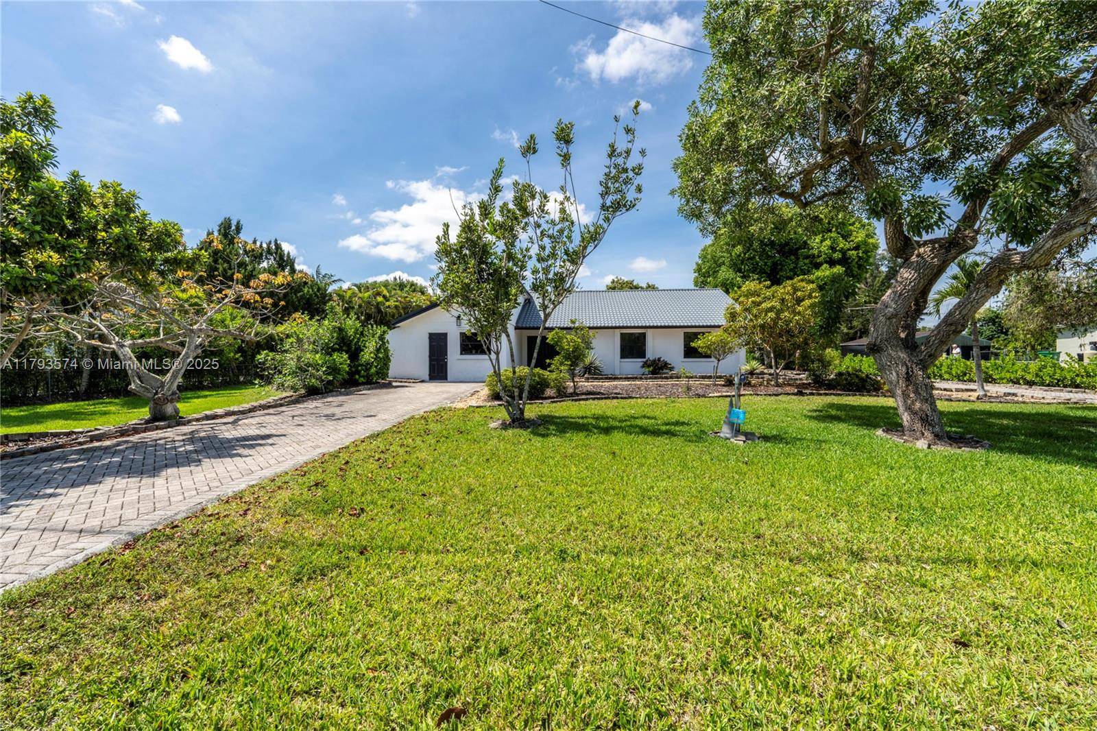 Davie, FL 33326,14840 SW 21st St