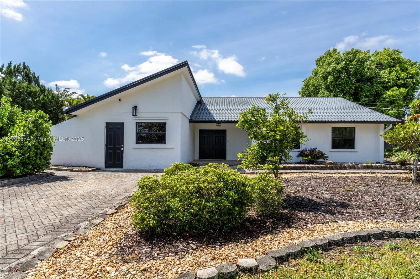 Davie, FL 33326,14840 SW 21st St