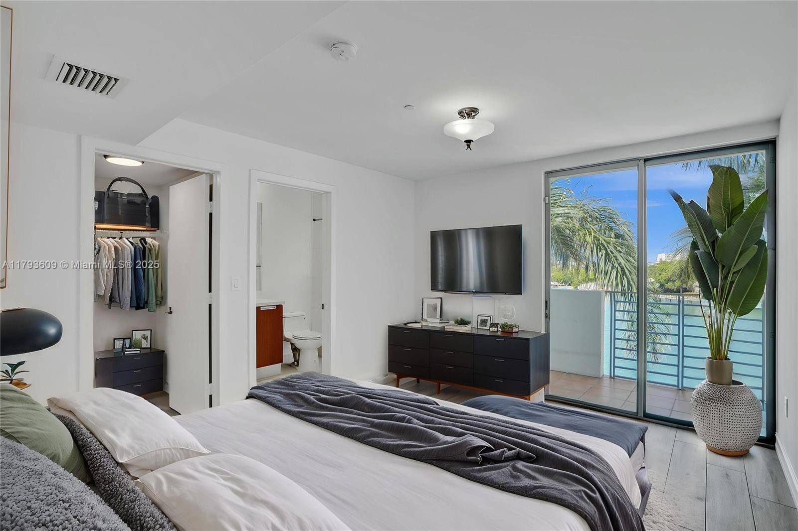 Miami Beach, FL 33141,171 N Shore Dr #171-1