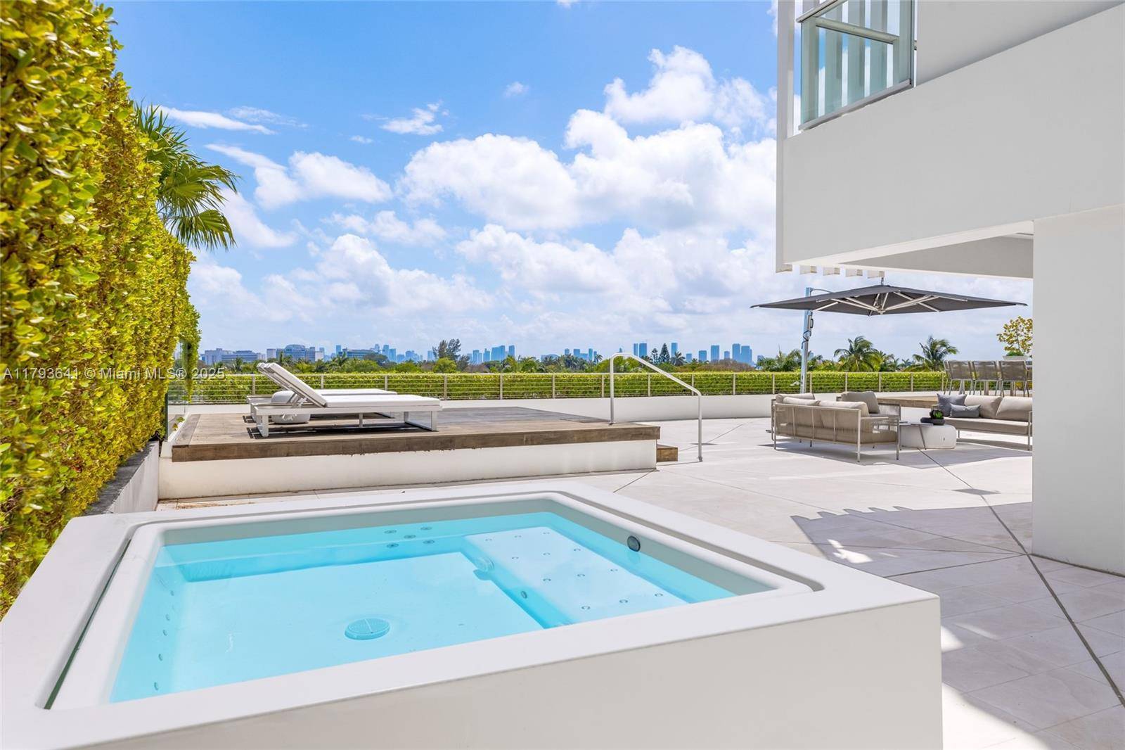 Miami Beach, FL 33140,4701 N Meridian Ave #517