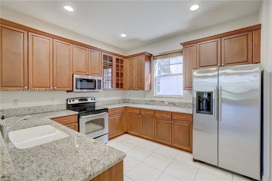 Fort Lauderdale, FL 33304,1033 NE 17th Way #2102