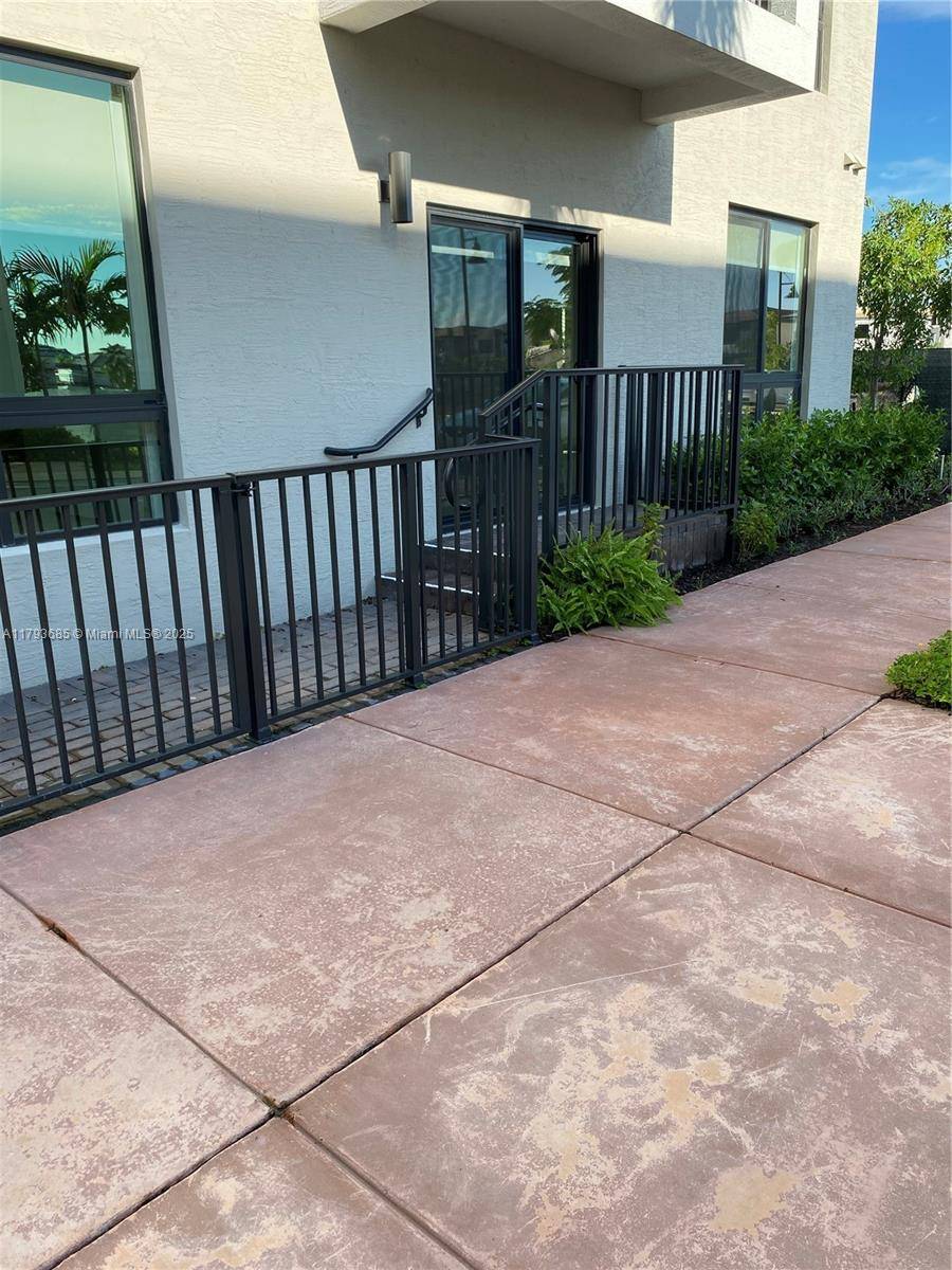 Doral, FL 33166,8301 NW 41st St #B-110