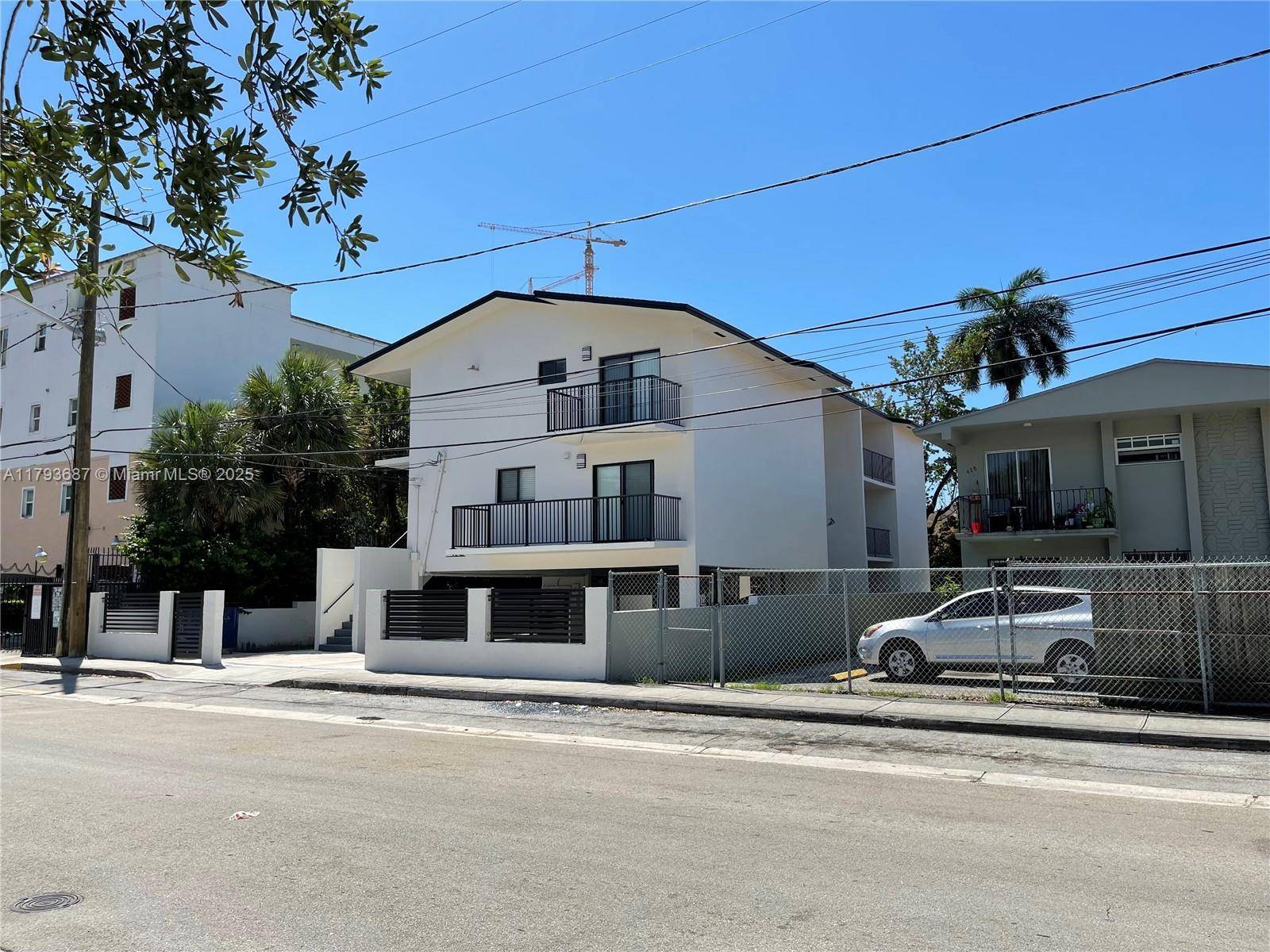 Miami, FL 33130,420 SW 2nd St #3