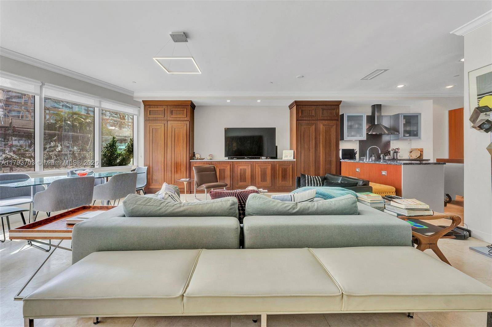 Miami Beach, FL 33141,6101 Aqua Ave #103