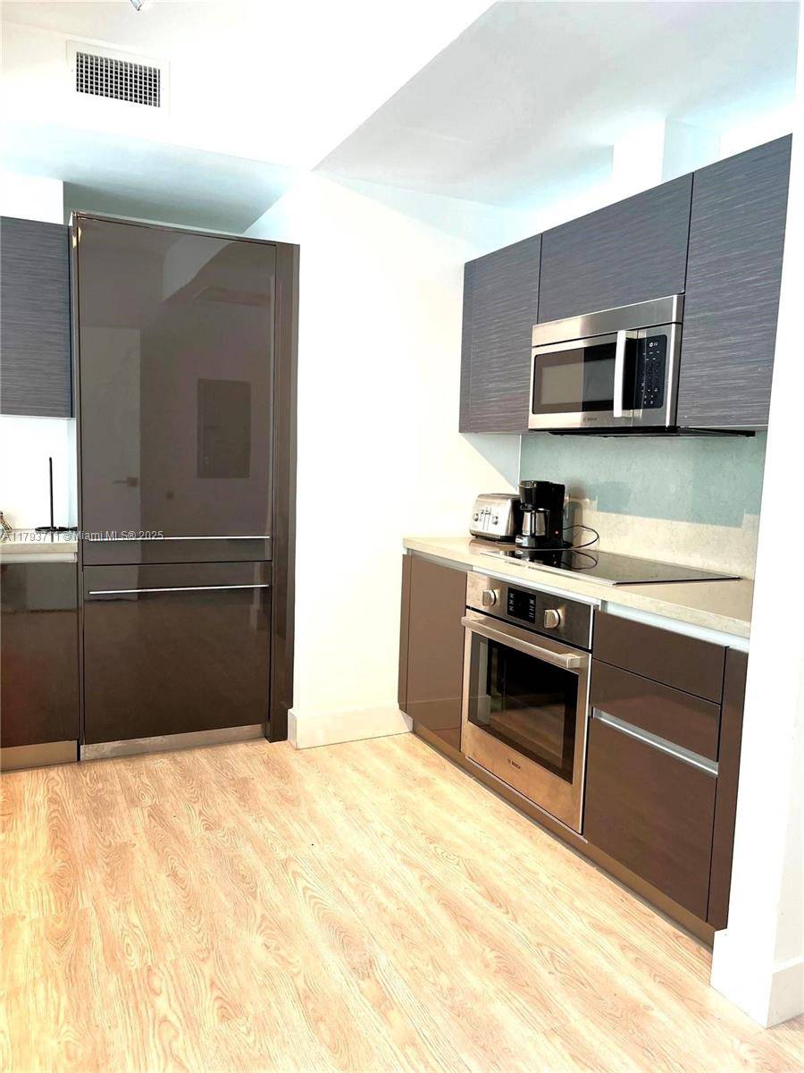 Miami, FL 33131,1080 Brickell Ave #1404