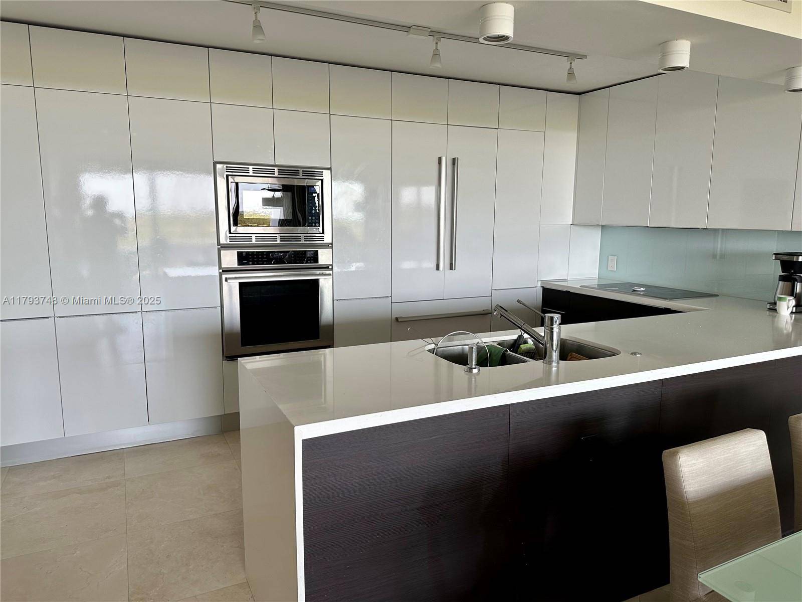 Key Biscayne, FL 33149,155 OCEAN LANE DR #1004