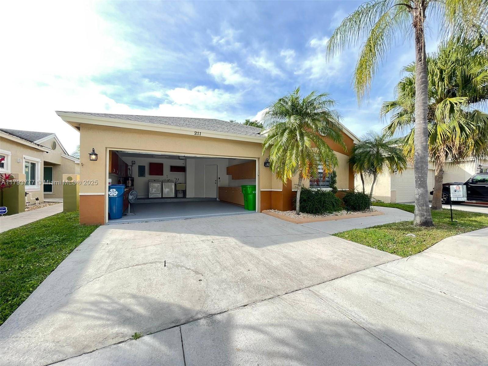 Sunrise, FL 33326,211 E Riverbend Dr #211
