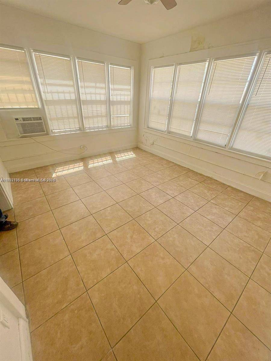 Miami, FL 33128,711 NW 1st St #1