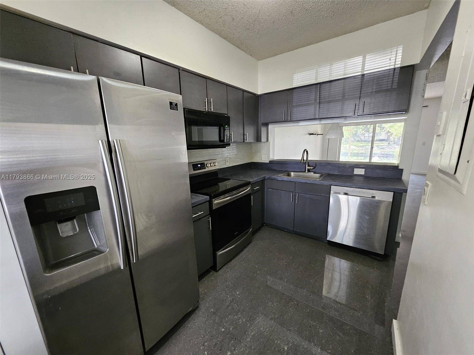 Plantation, FL 33324,117 SW 96th Ave #117