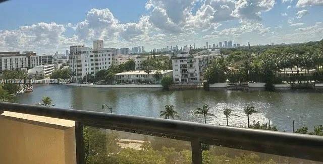 Miami Beach, FL 33140,2555 Collins Ave #812