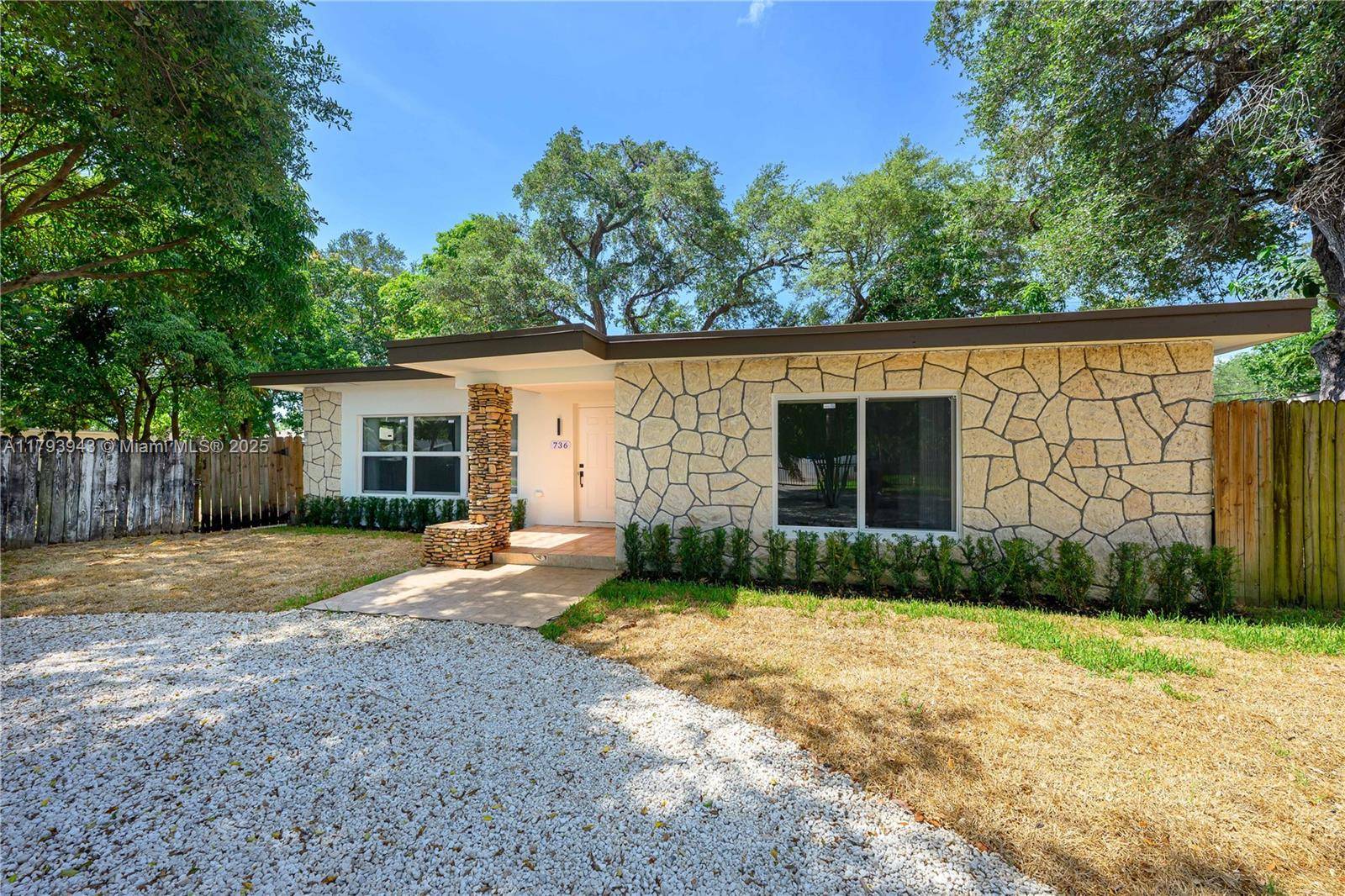 Miami, FL 33162,736 NE 164th St