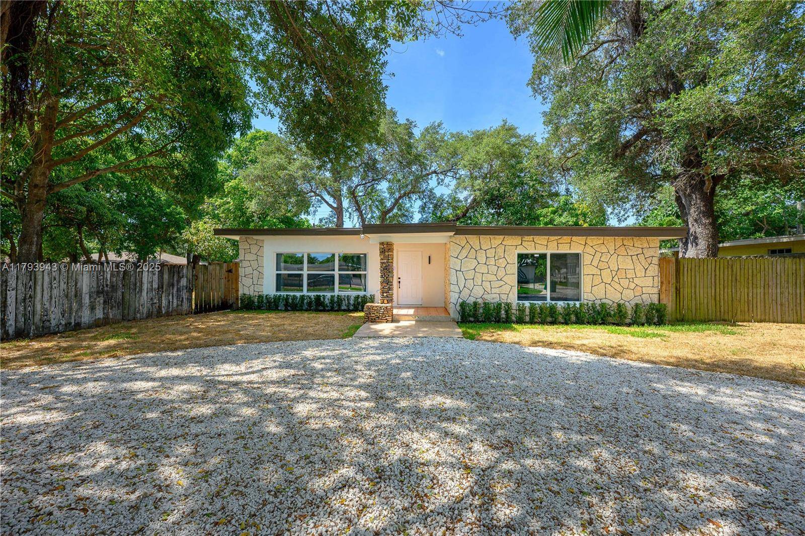 Miami, FL 33162,736 NE 164th St