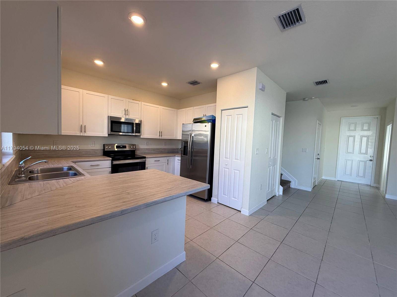 Hialeah, FL 33018,11101 W 33rd Ct