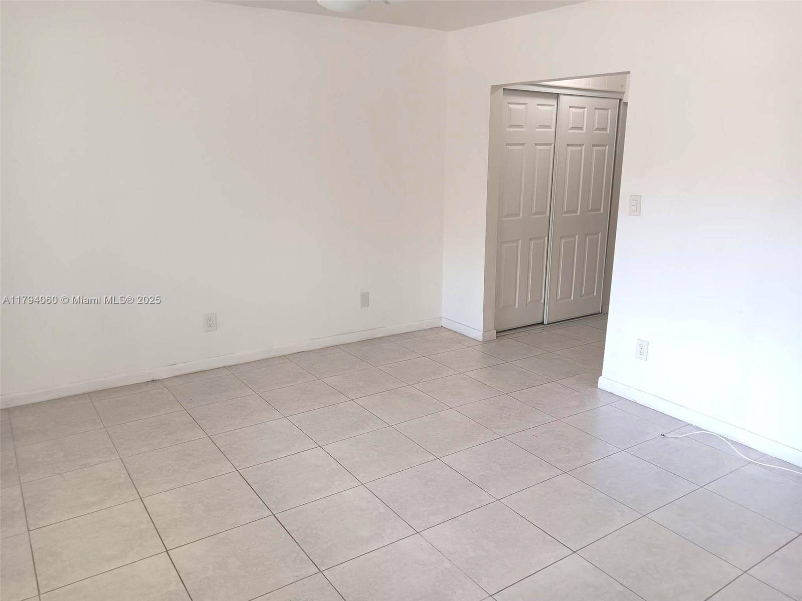 Hollywood, FL 33020,2330 Grant St #2332B