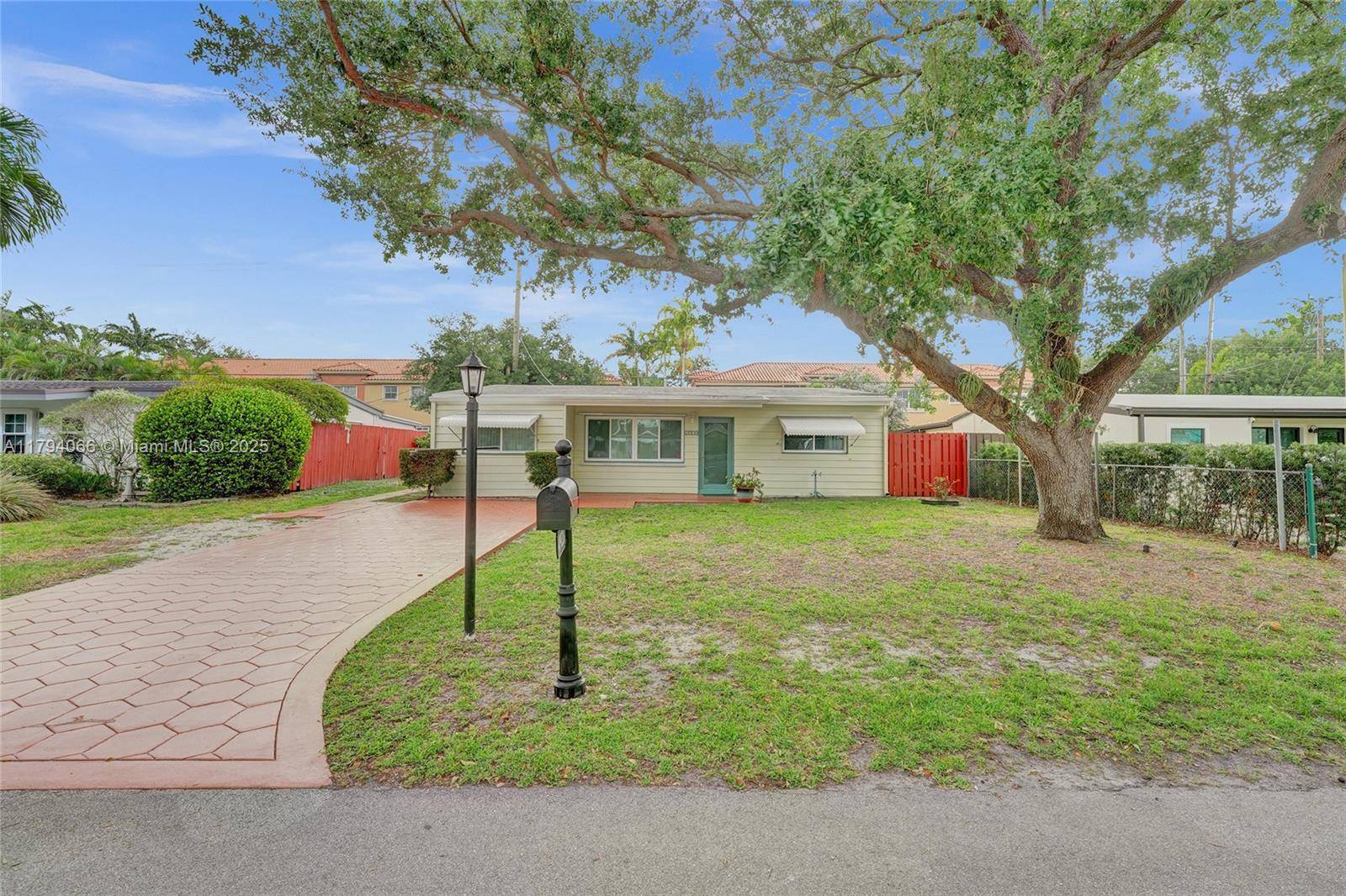 Dania Beach, FL 33312,4928 SW 24th Ave