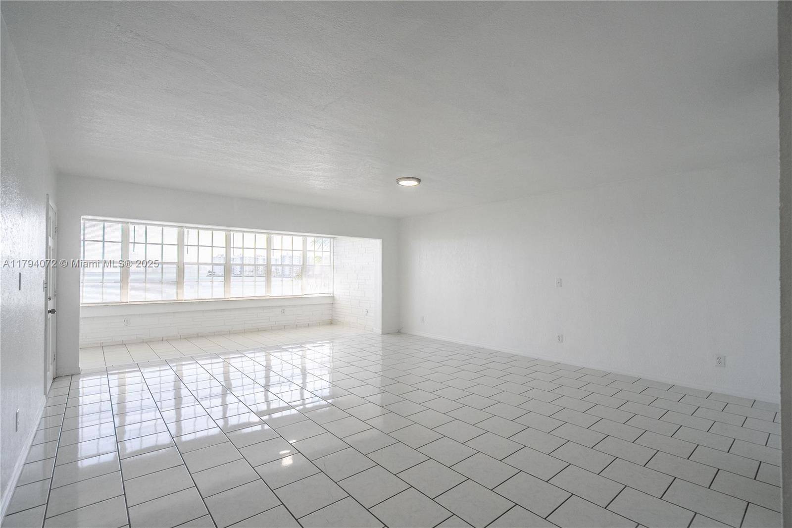 Miami Beach, FL 33141,1940 Bay Dr #12