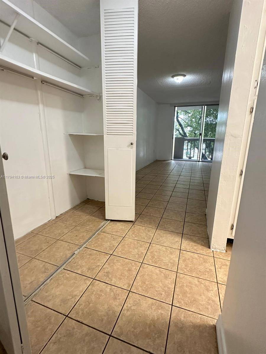 North Miami, FL 33181,1800 Sans Souci Blvd #343