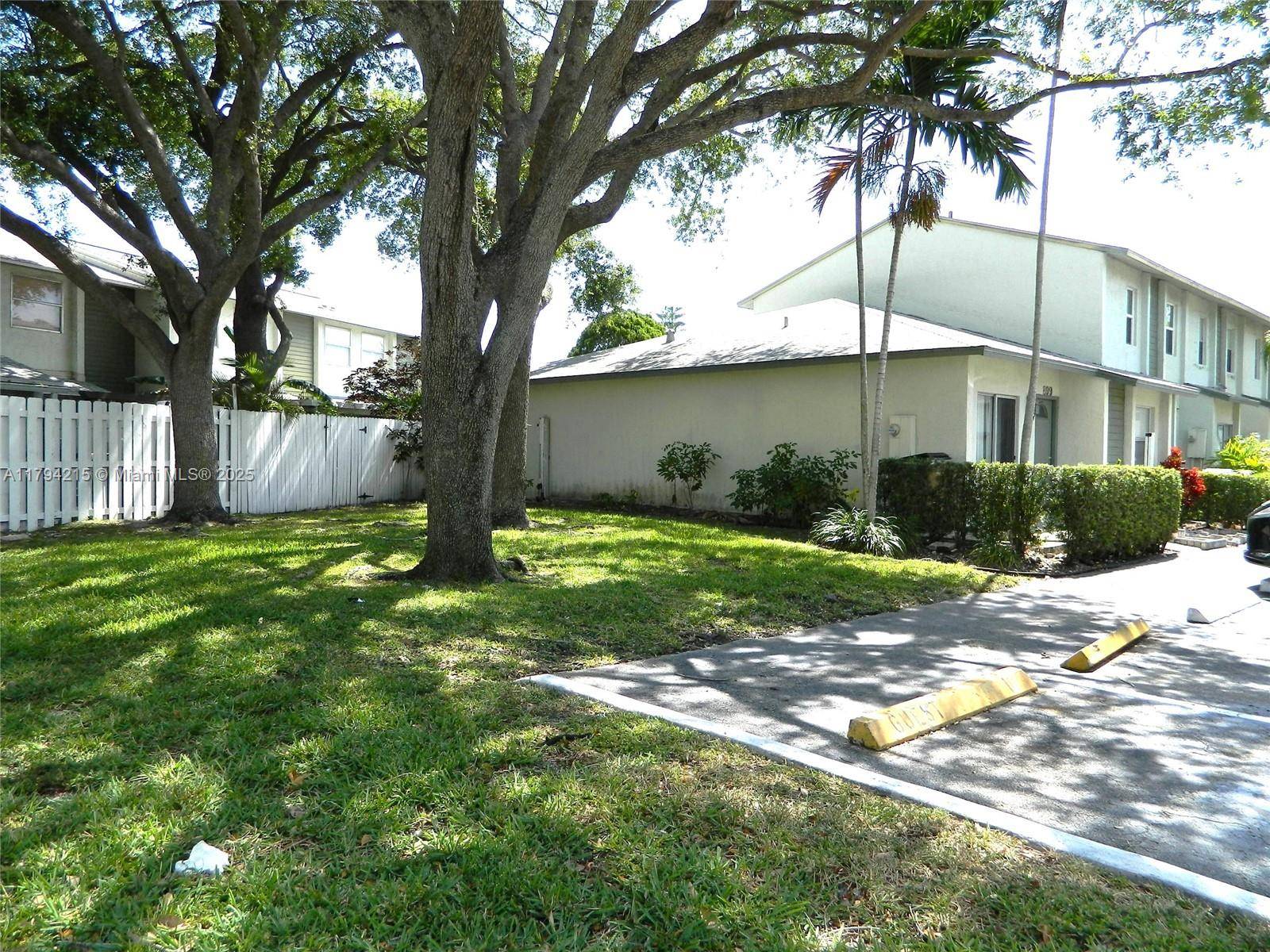 Deerfield Beach, FL 33064,899 Crystal Lake Dr #899