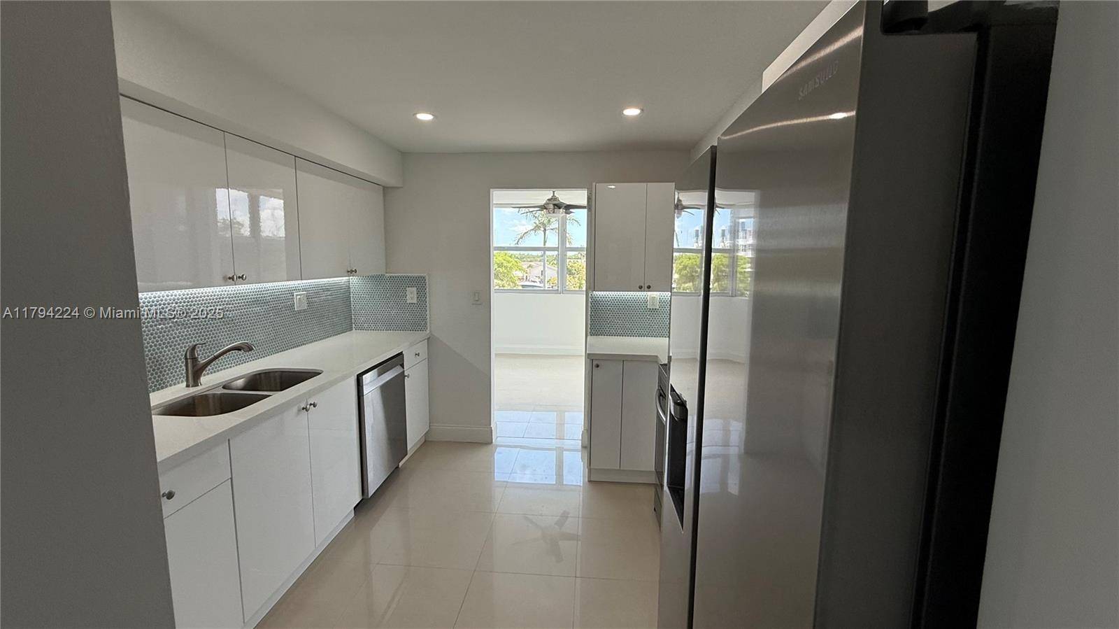 North Miami Beach, FL 33160,16546 NE 26th Ave #4H