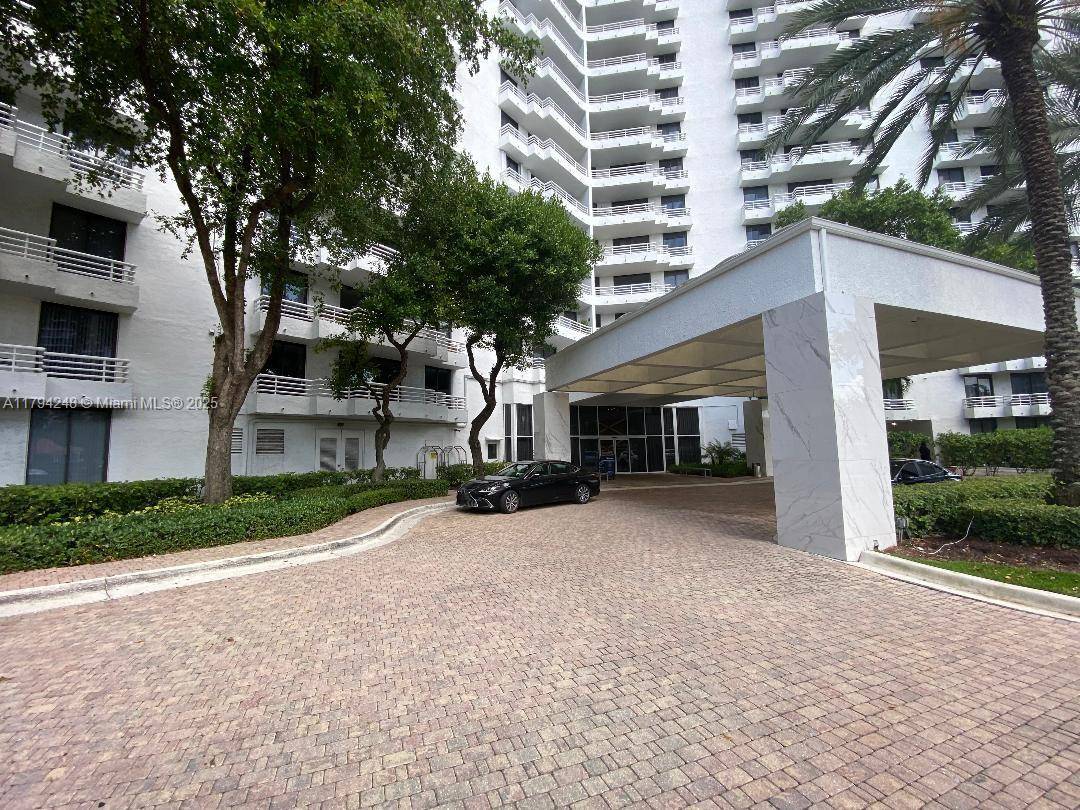Aventura, FL 33180,3300 NE 192nd St #612