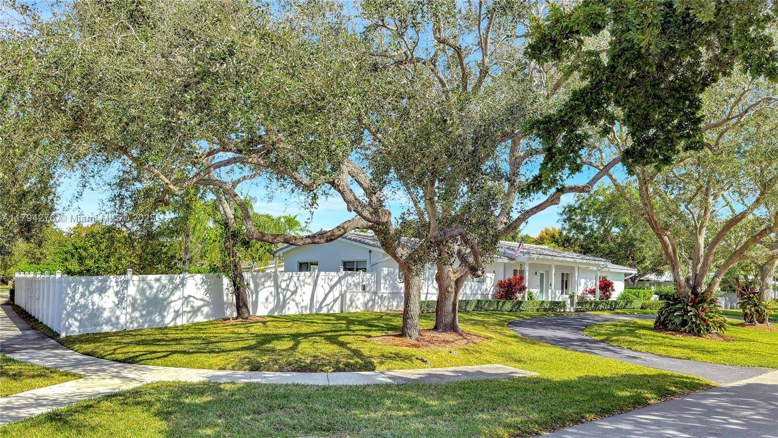 Palmetto Bay, FL 33158,8195 SW 151st St