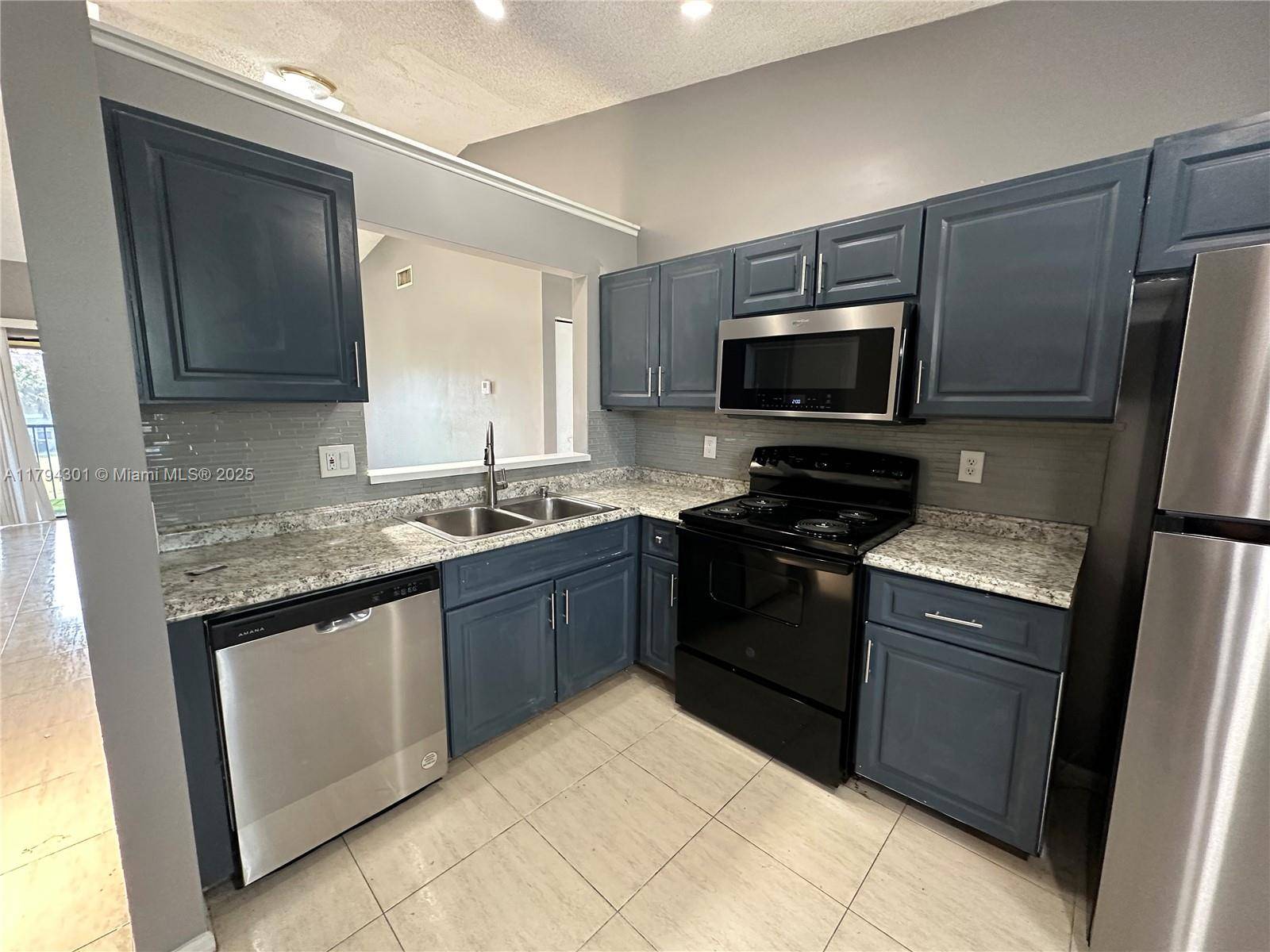 Lauderhill, FL 33313,2511 NW 56th Ave #12-25