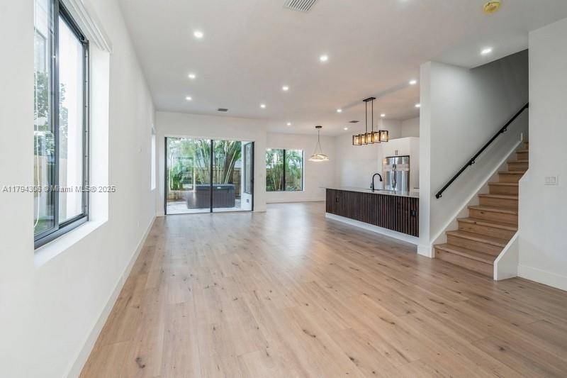 Fort Lauderdale, FL 33301,419 NE 16th Ave #-